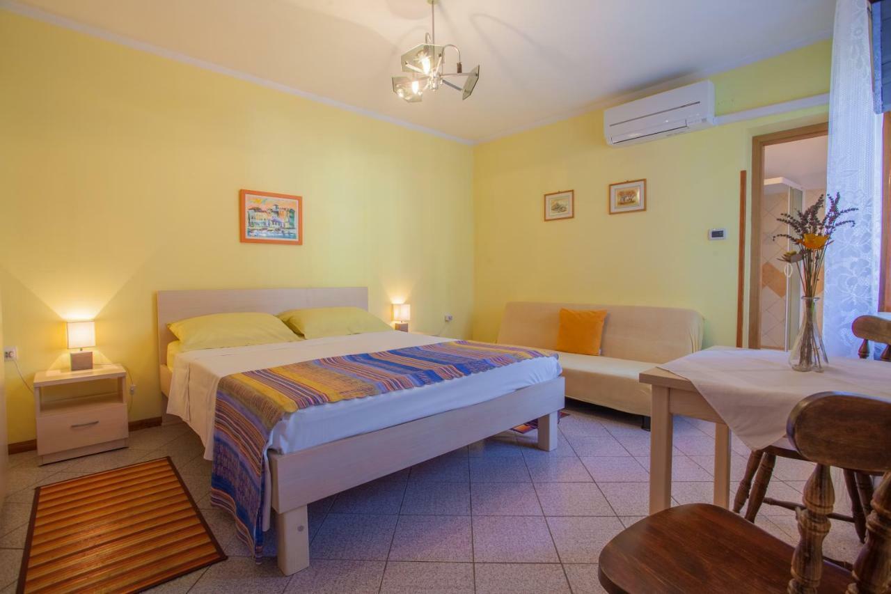 קרס Rooms Ester מראה חיצוני תמונה